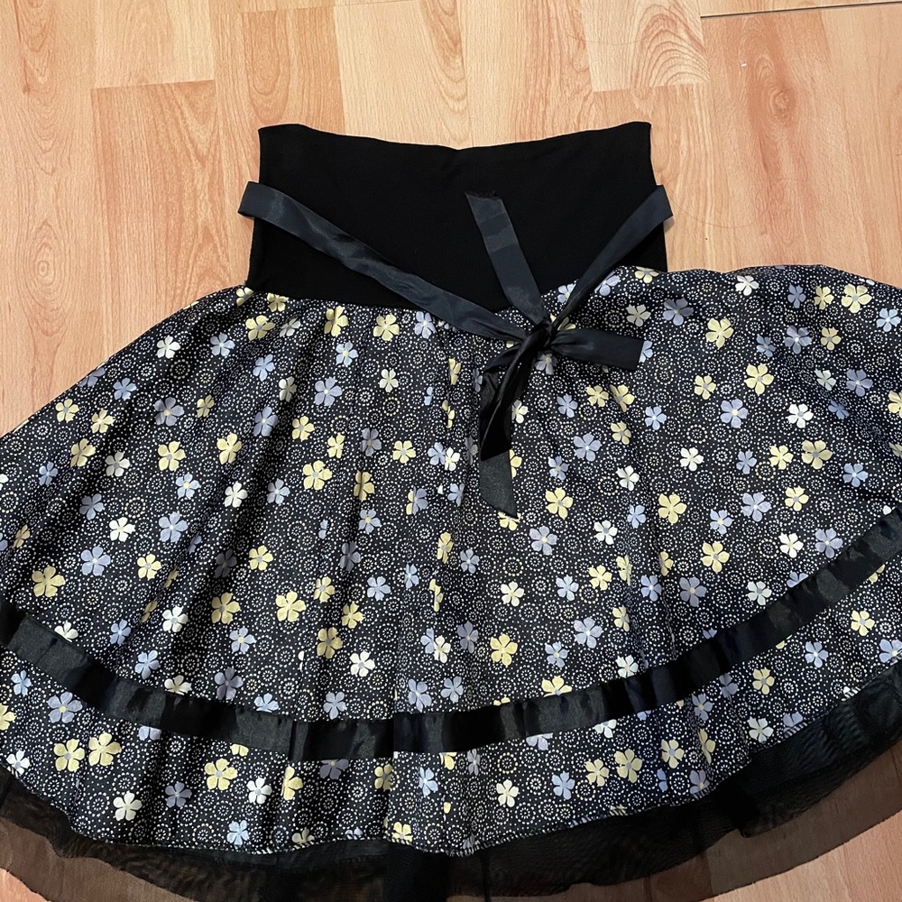 Elastic waist with satin body